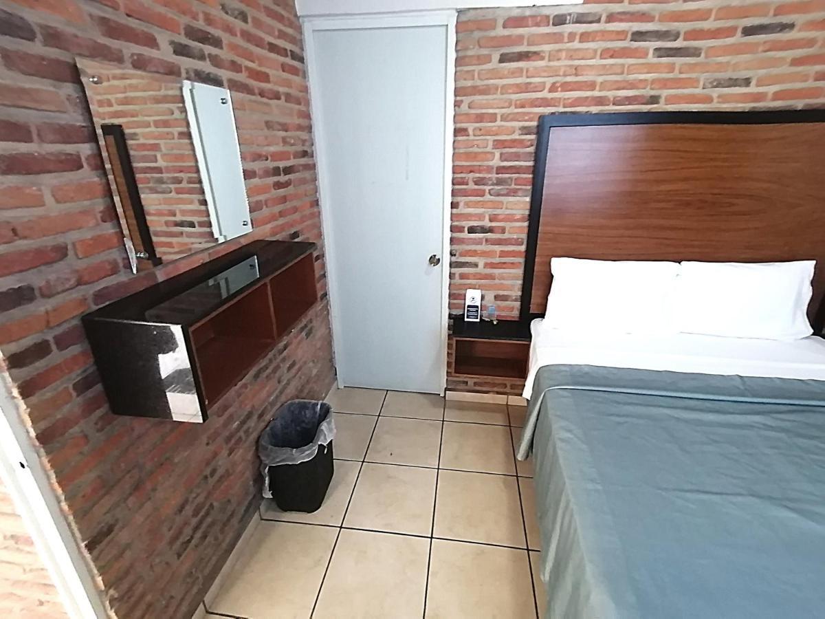 Hotel Hcm Guadalajara Kültér fotó