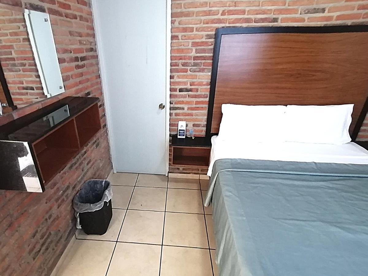 Hotel Hcm Guadalajara Kültér fotó